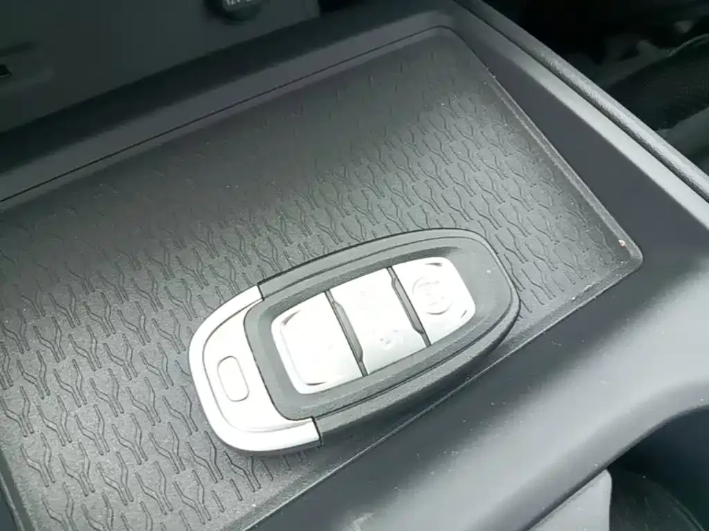 Hongqi E-QM5 — фото 3