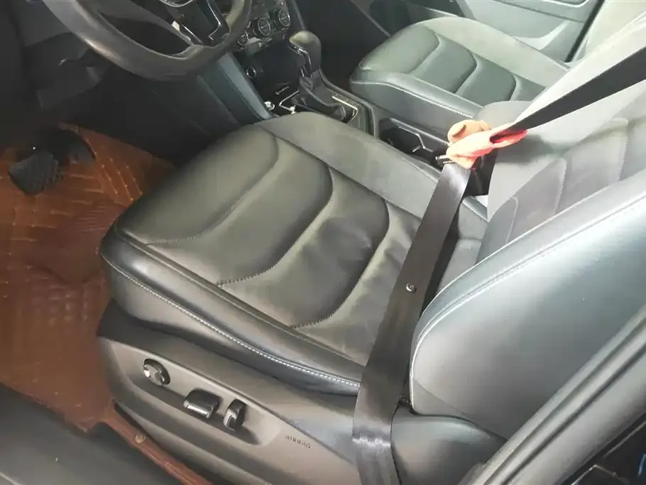 Volkswagen Tiguan L 2021 из CN, фото 2