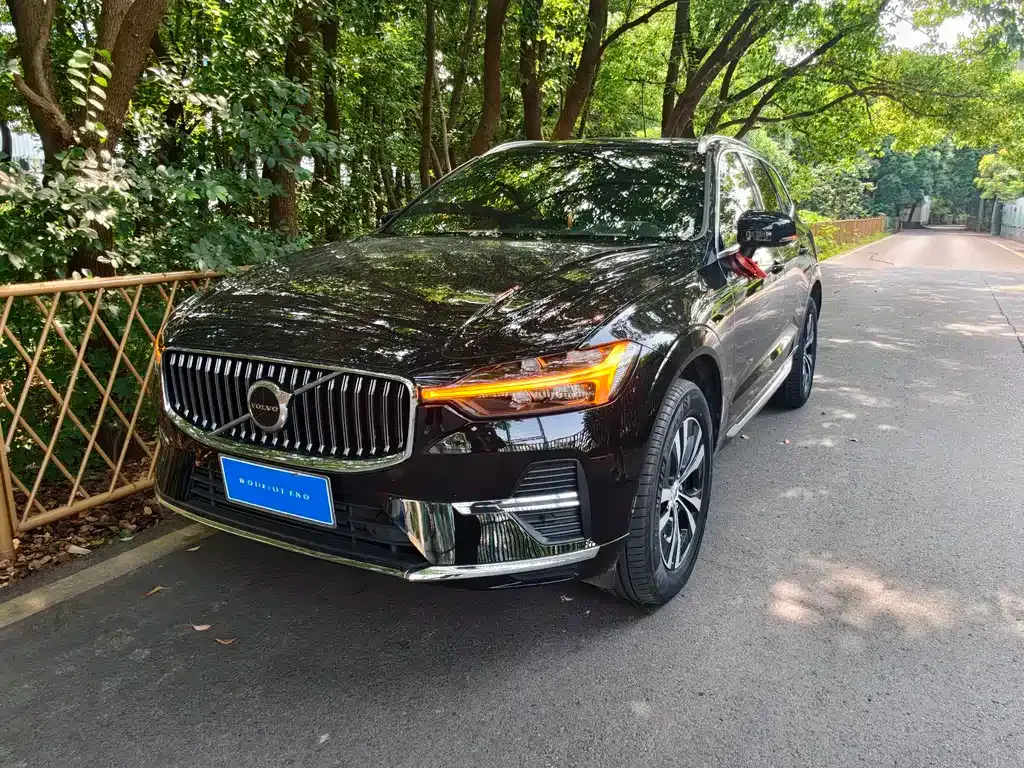Volvo XC60 — фото 1