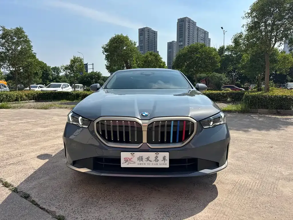 BMW 5 Series — фото 10