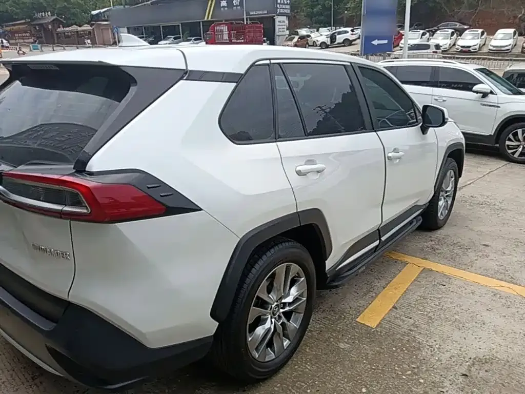 Toyota Wildlander — фото 10