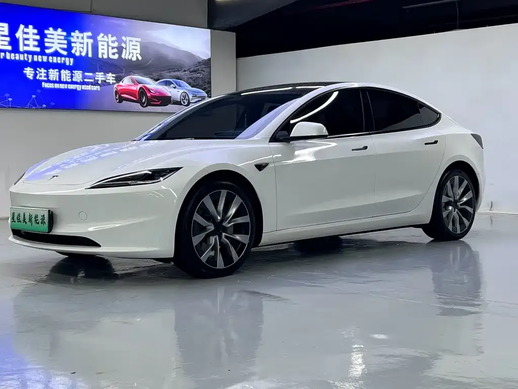 Tesla Model 3 — фото 1