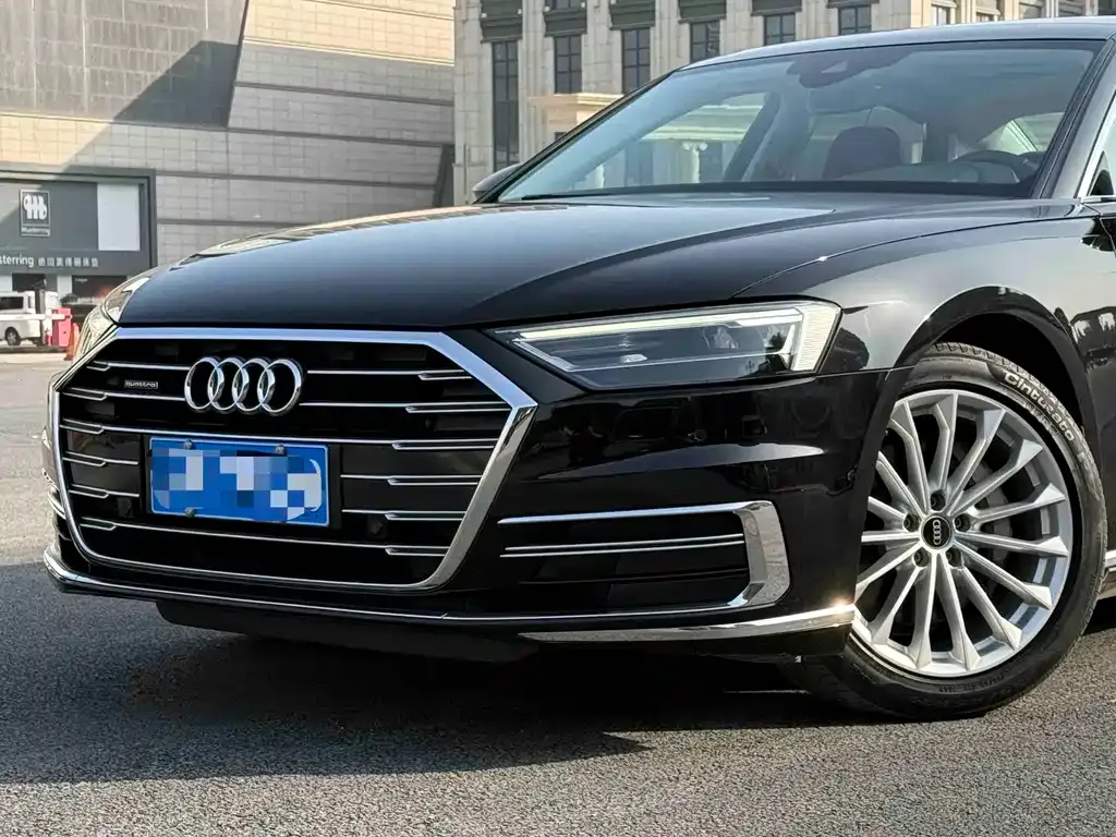 Audi A8 — фото 9