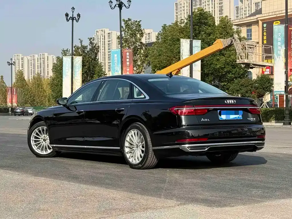 Audi A8 — фото 5