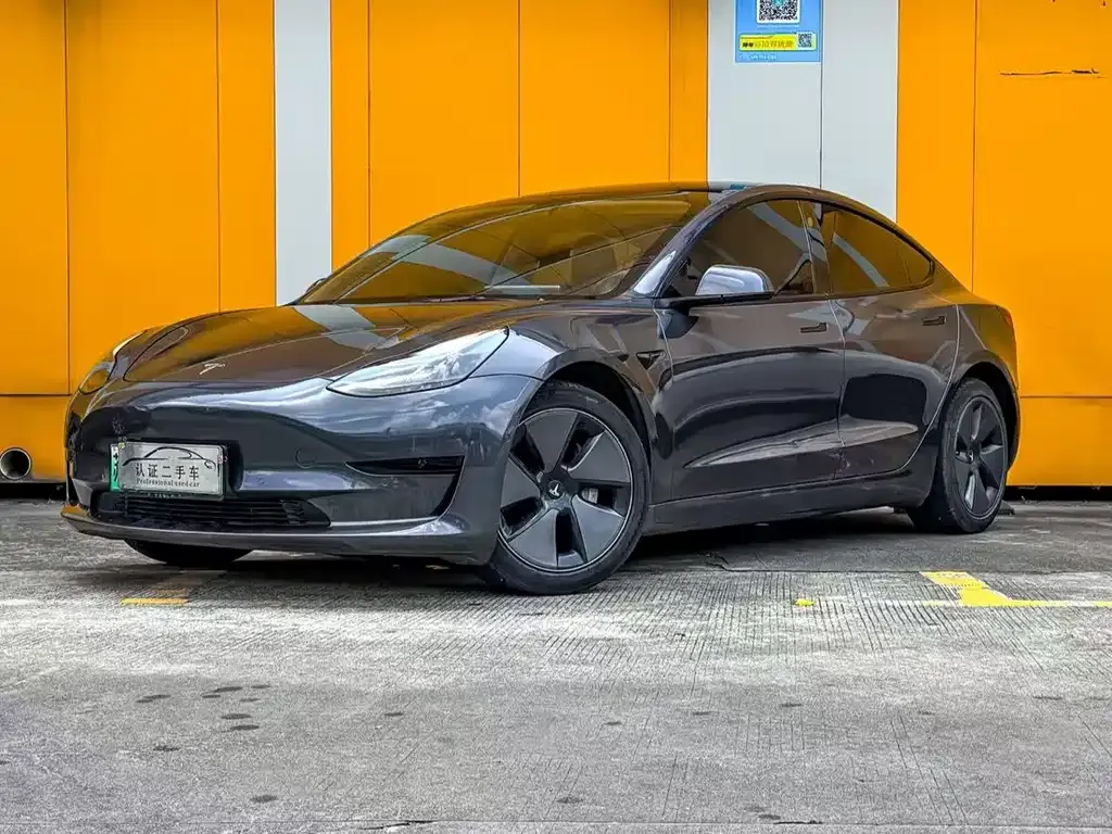 Tesla Model 3 — фото 1