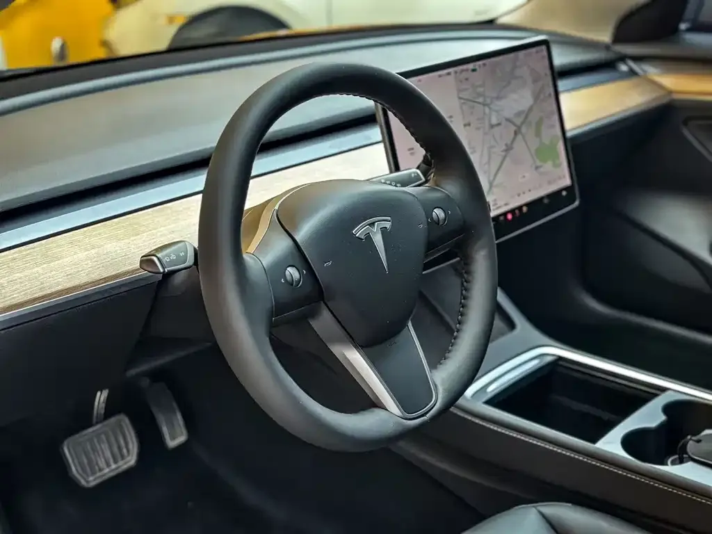 Tesla Model 3 — фото 3