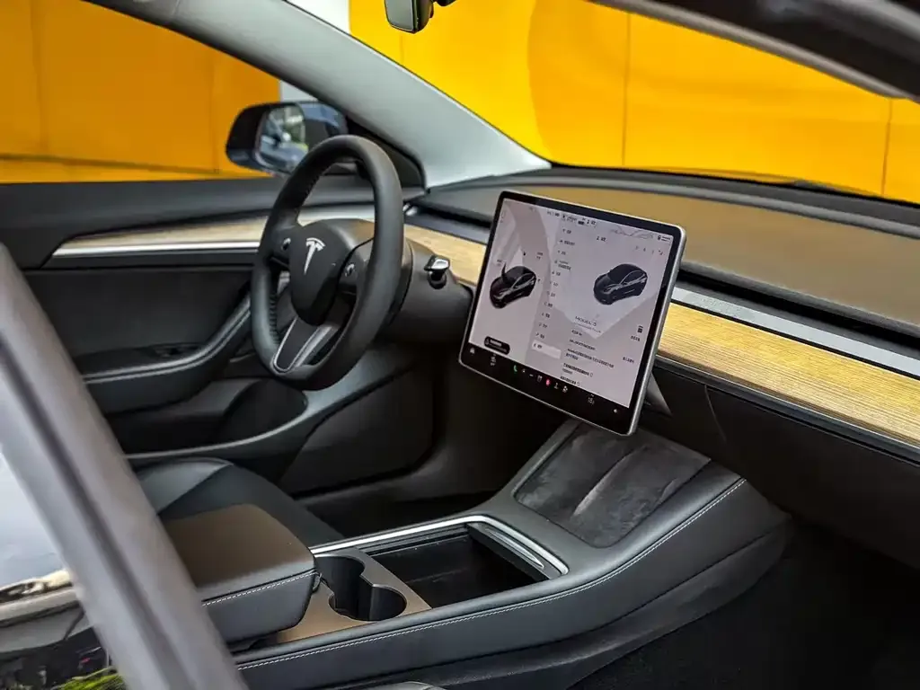 Tesla Model 3 — фото 4