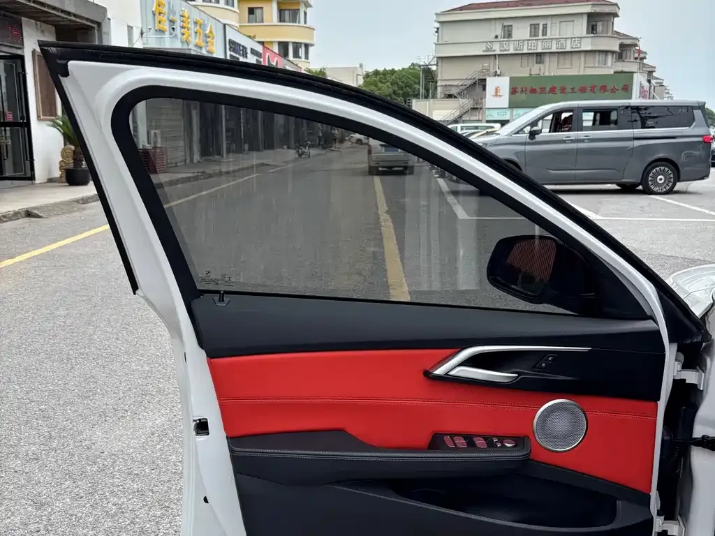 BMW 1 Series 2021 из CN, фото 6