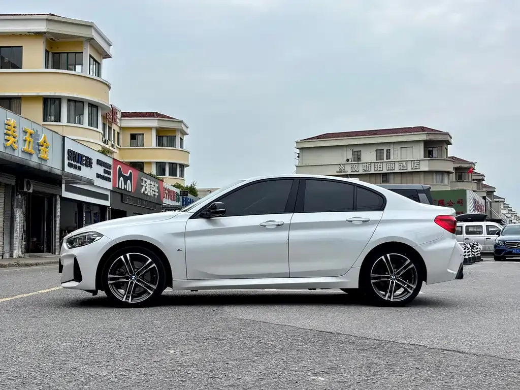 BMW 1 Series 2021 из CN, фото 2
