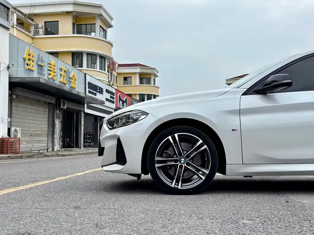 BMW 1 Series 2021 из CN, фото 8