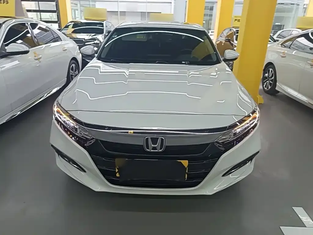 Honda Accord — фото 10