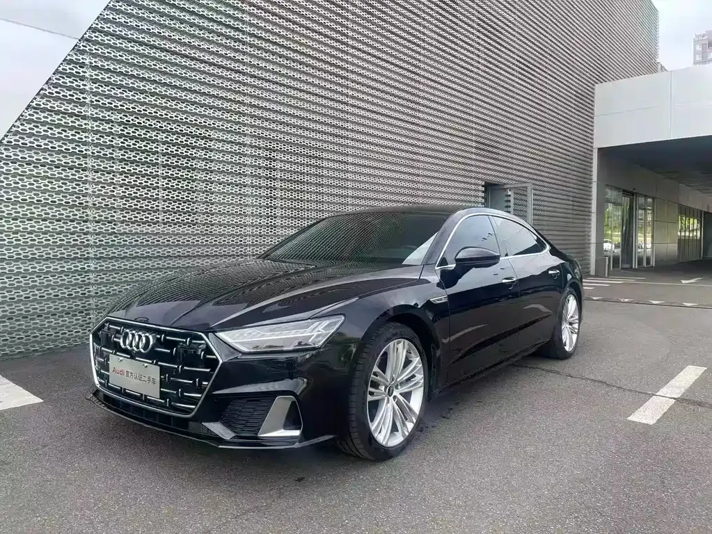 Audi A7L — фото 1
