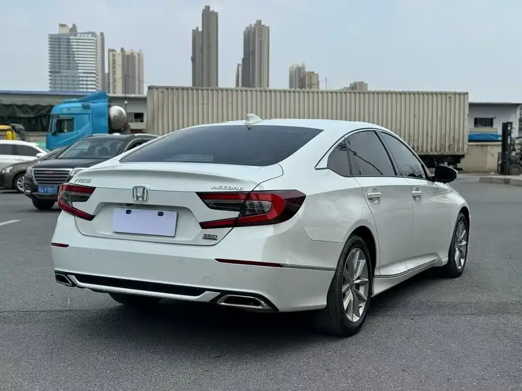 Honda Accord — фото 4