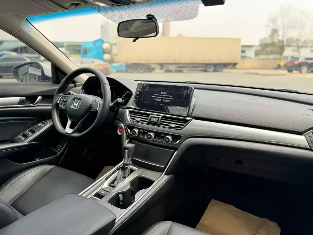 Honda Accord — фото 8