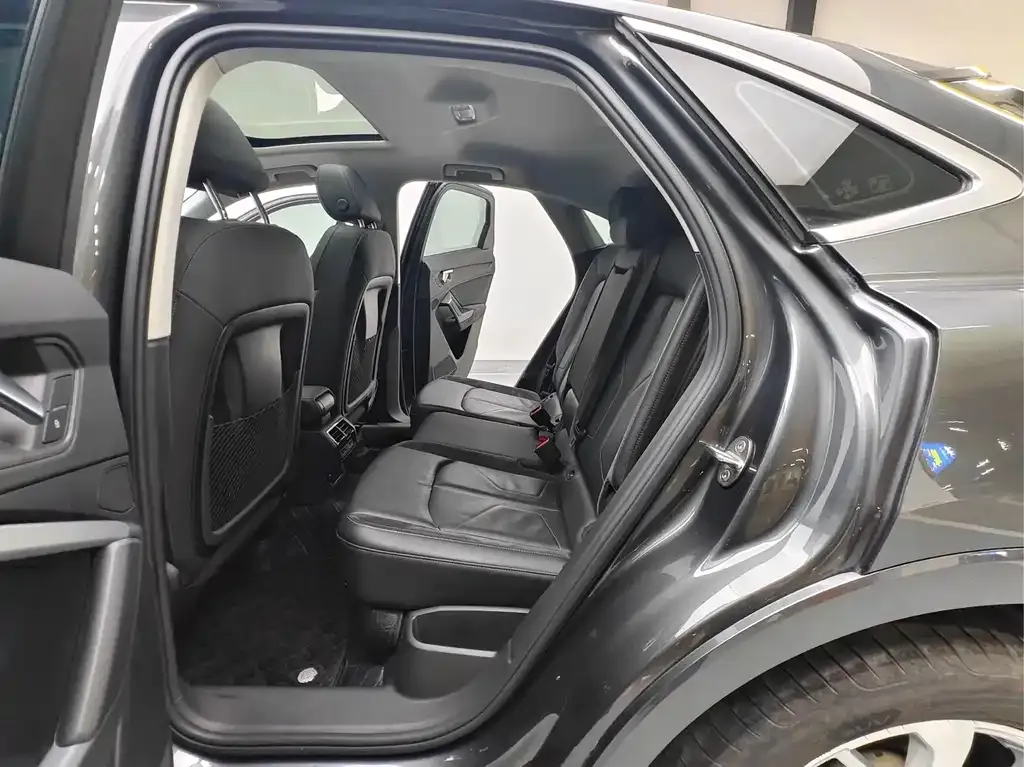 Audi Q3 Sportback 2023 из CN, фото 9