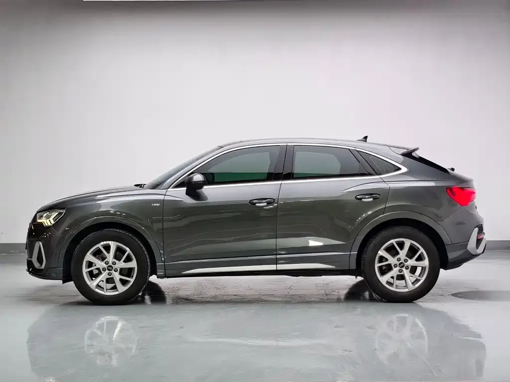 Audi Q3 Sportback 2023 из CN, фото 3
