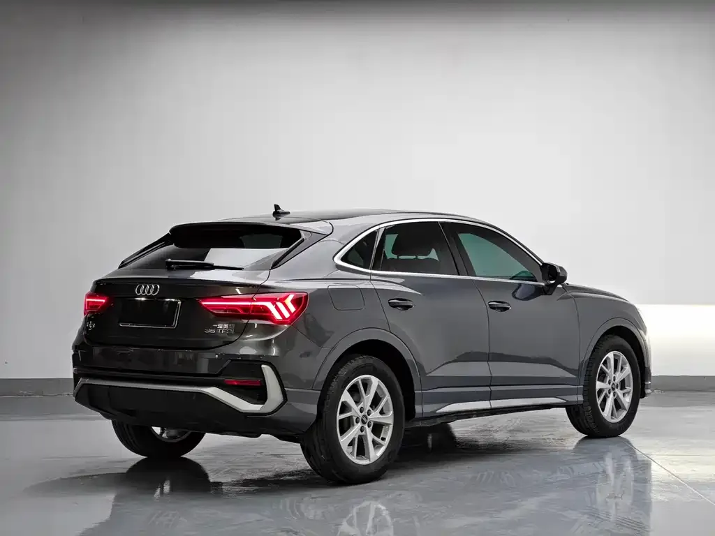 Audi Q3 Sportback 2023 из CN, фото 2