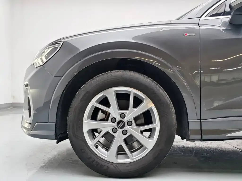 Audi Q3 Sportback 2023 из CN, фото 10