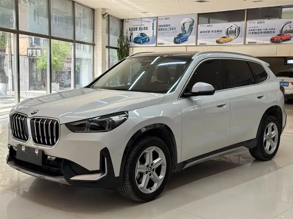 BMW X1 — фото 1