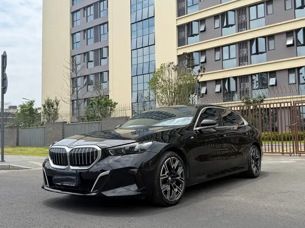 BMW 5 Series — фото 1