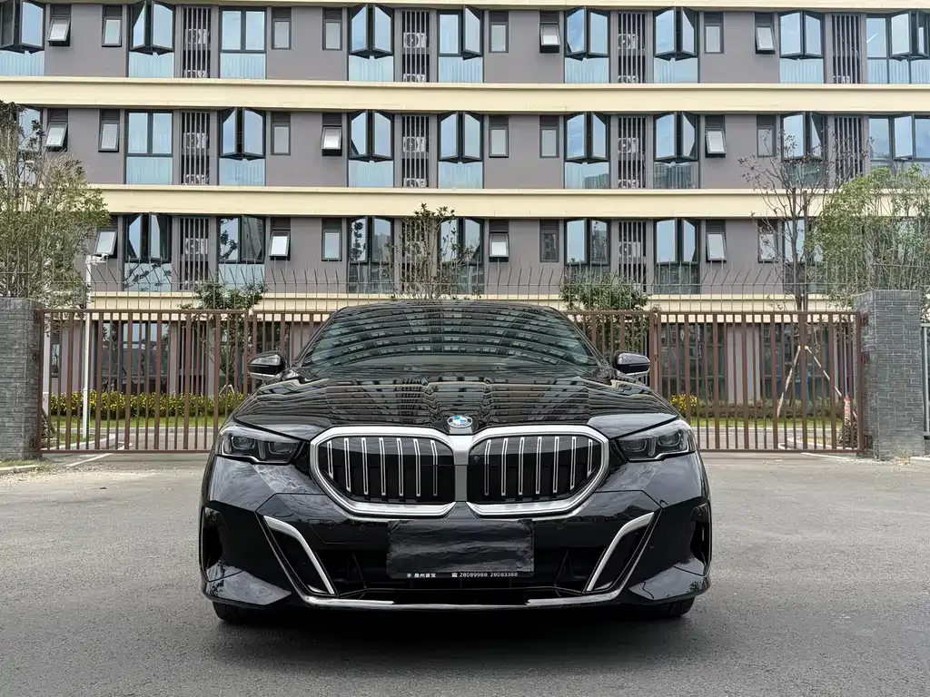 BMW 5 Series — фото 10
