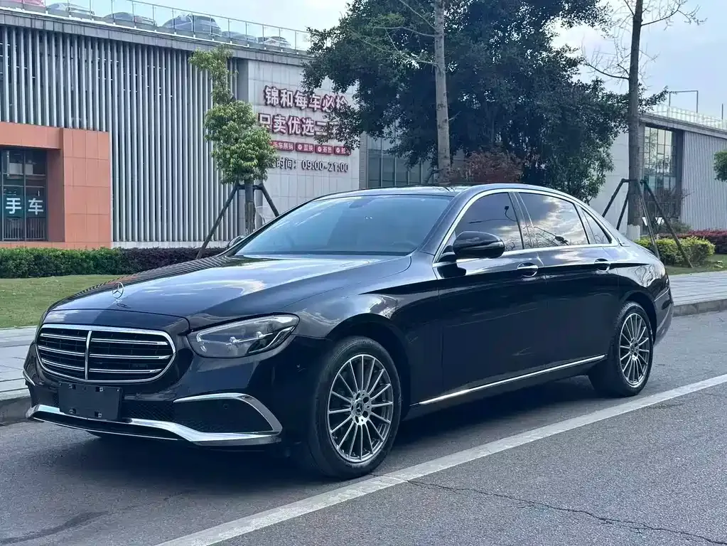 Mercedes-Benz E-Class — фото 1