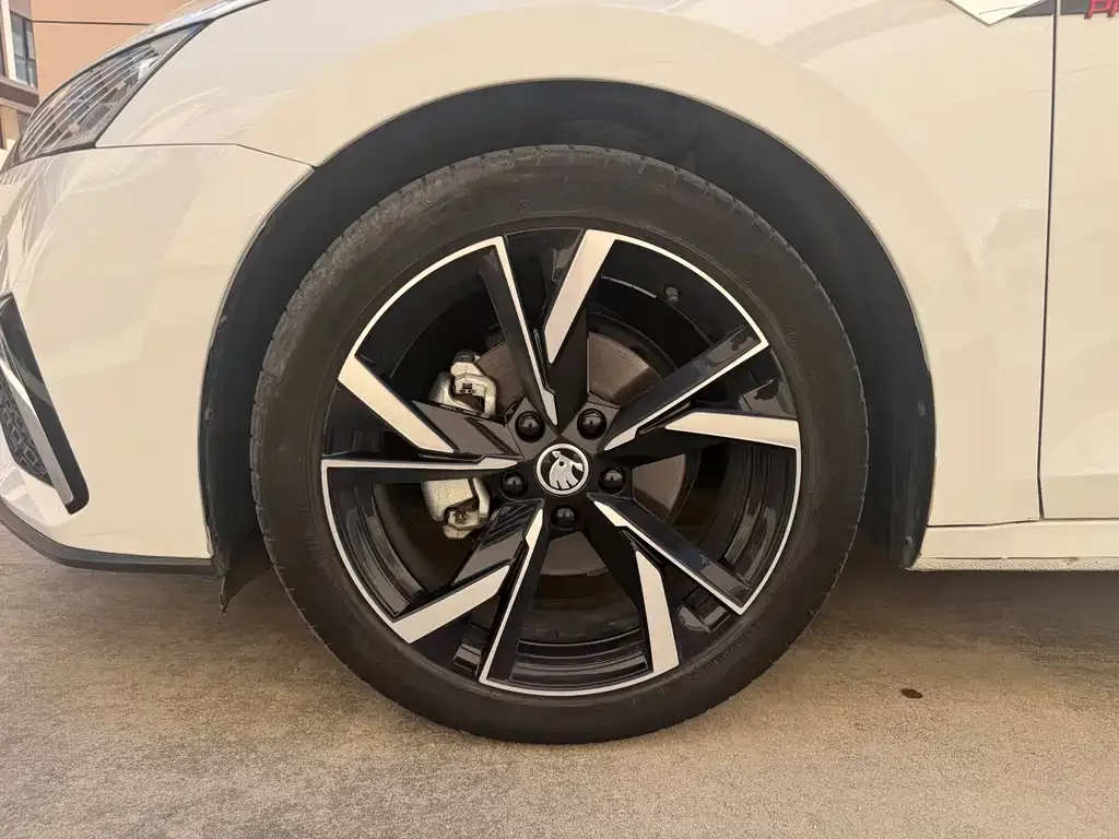 Skoda Octavia — фото 5