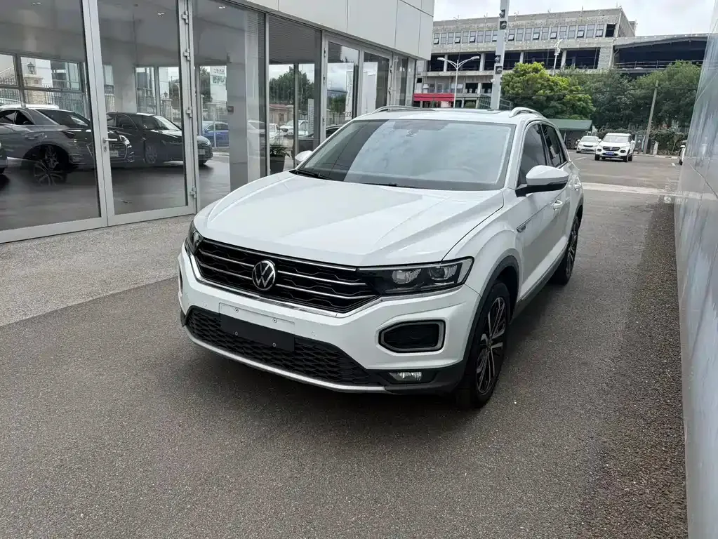 Volkswagen T-Roc — фото 1