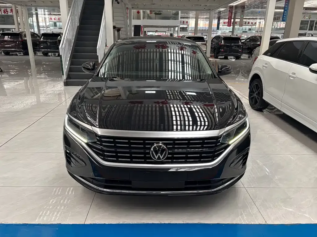 Volkswagen Passat — фото 1