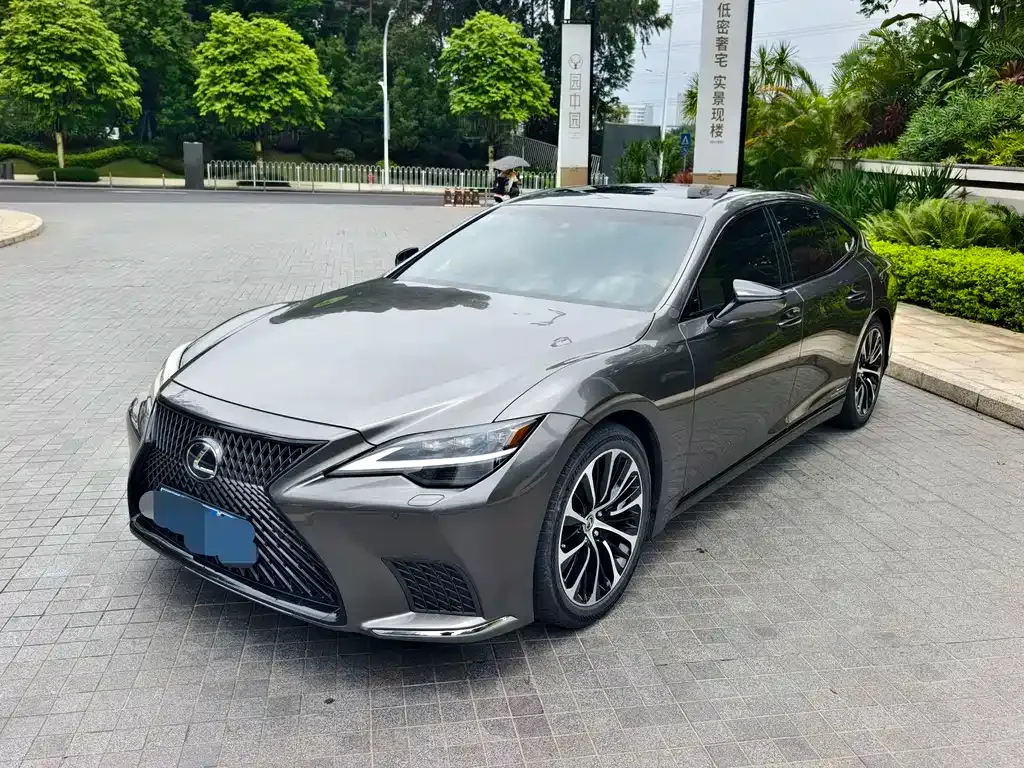 Lexus LS
