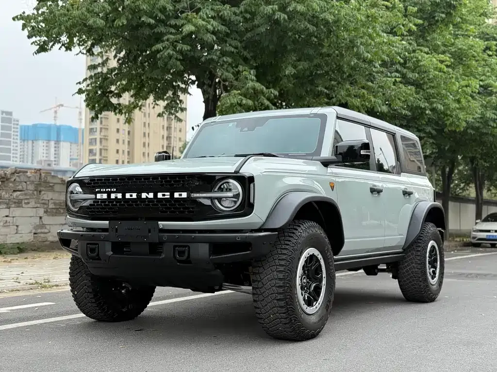 Ford Bronco — фото 1