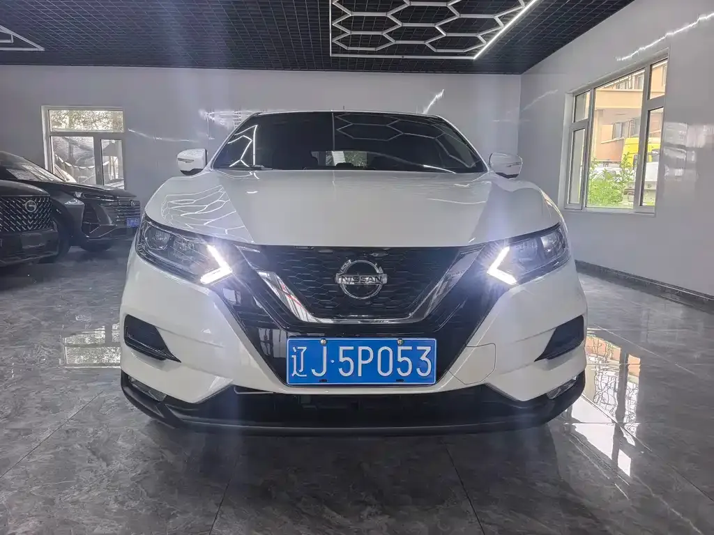 Nissan Qashqai — фото 1