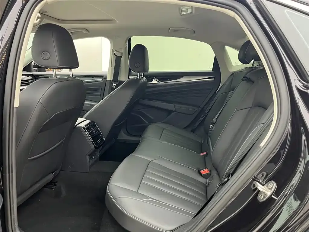 Volkswagen 帕萨特插电混动 — фото 2