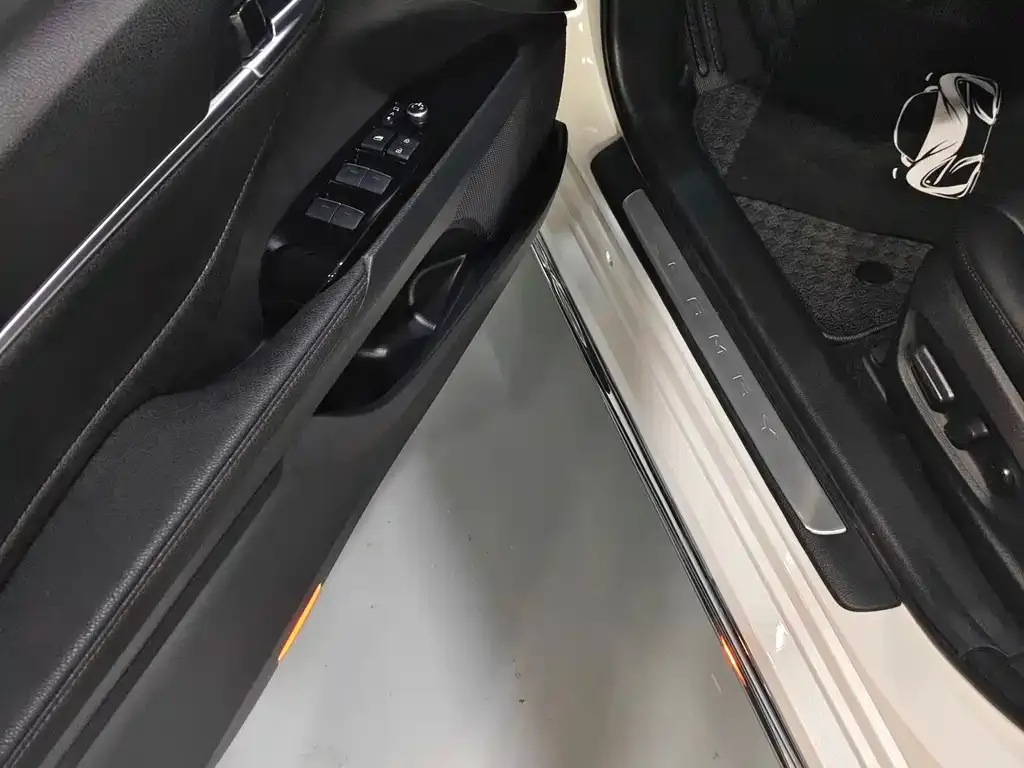 Toyota Camry 2023 из CN, фото 4