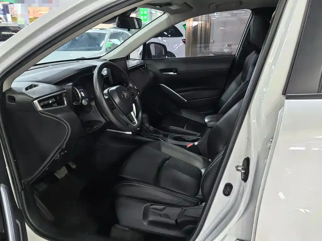 Toyota Corolla Cross — фото 9