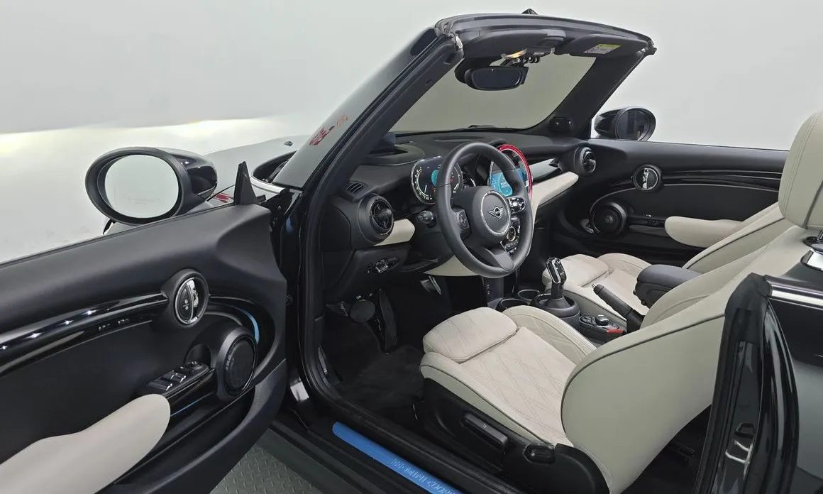 Mini Cooper Convertible 2023 из KR, фото 8