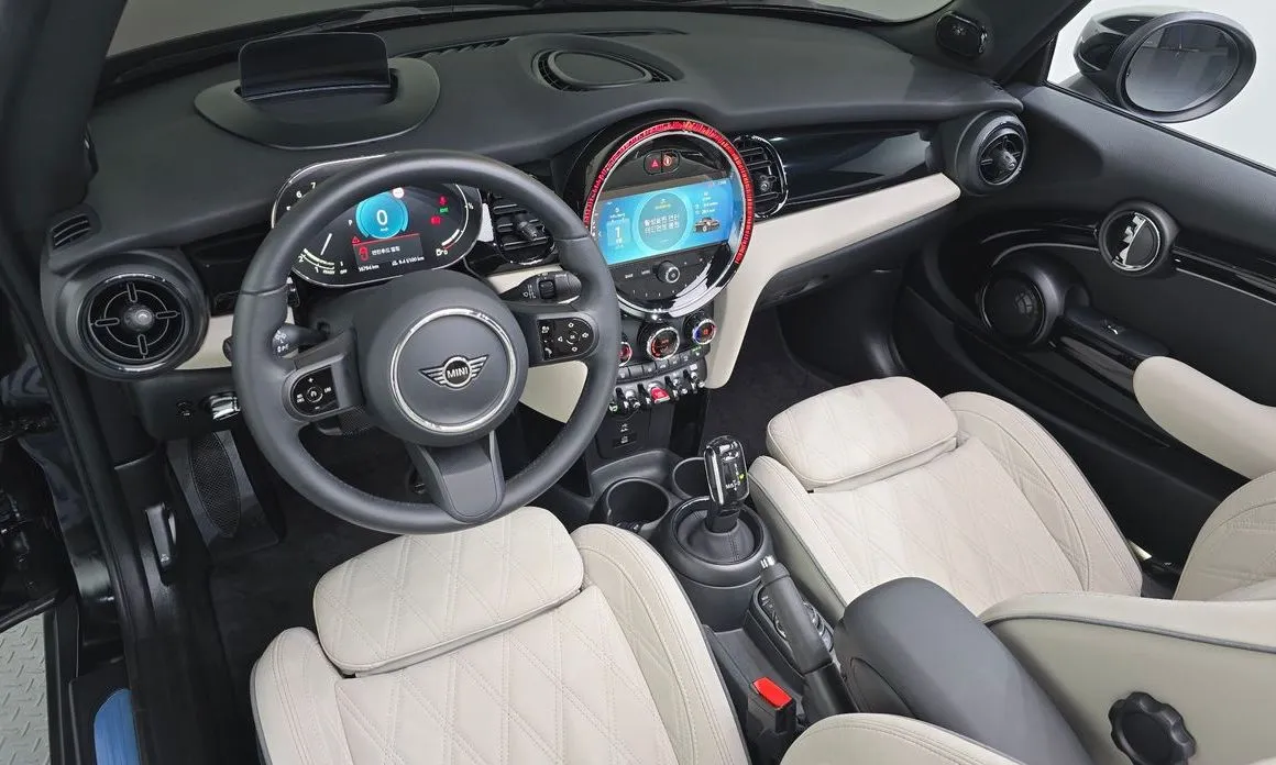 Mini Cooper Convertible 2023 из KR, фото 10