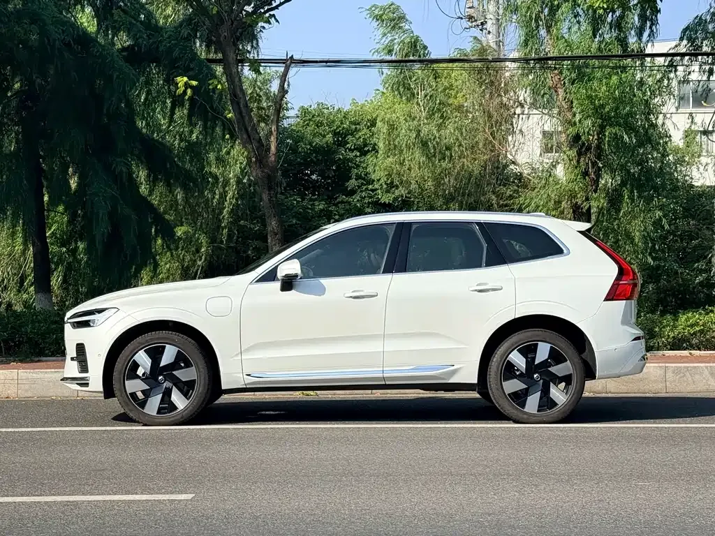 Volvo XC60 PHEV — фото 9