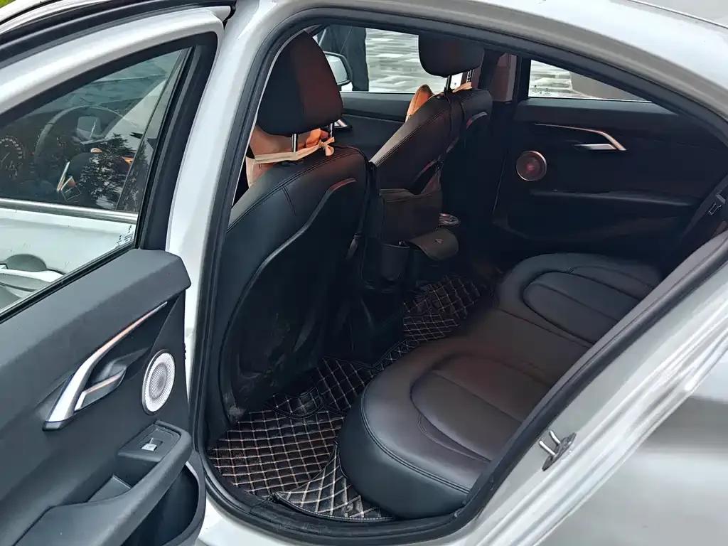 BMW 1 Series 2021 из CN, фото 5