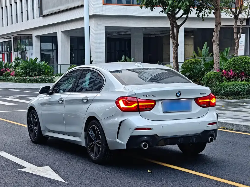 BMW 1 Series 2021 из CN, фото 9