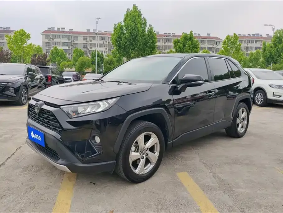 Toyota RAV4 — фото 1