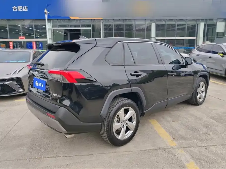 Toyota RAV4 — фото 4