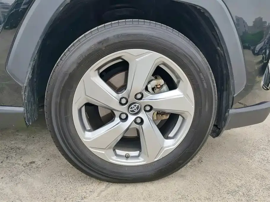 Toyota RAV4 — фото 8