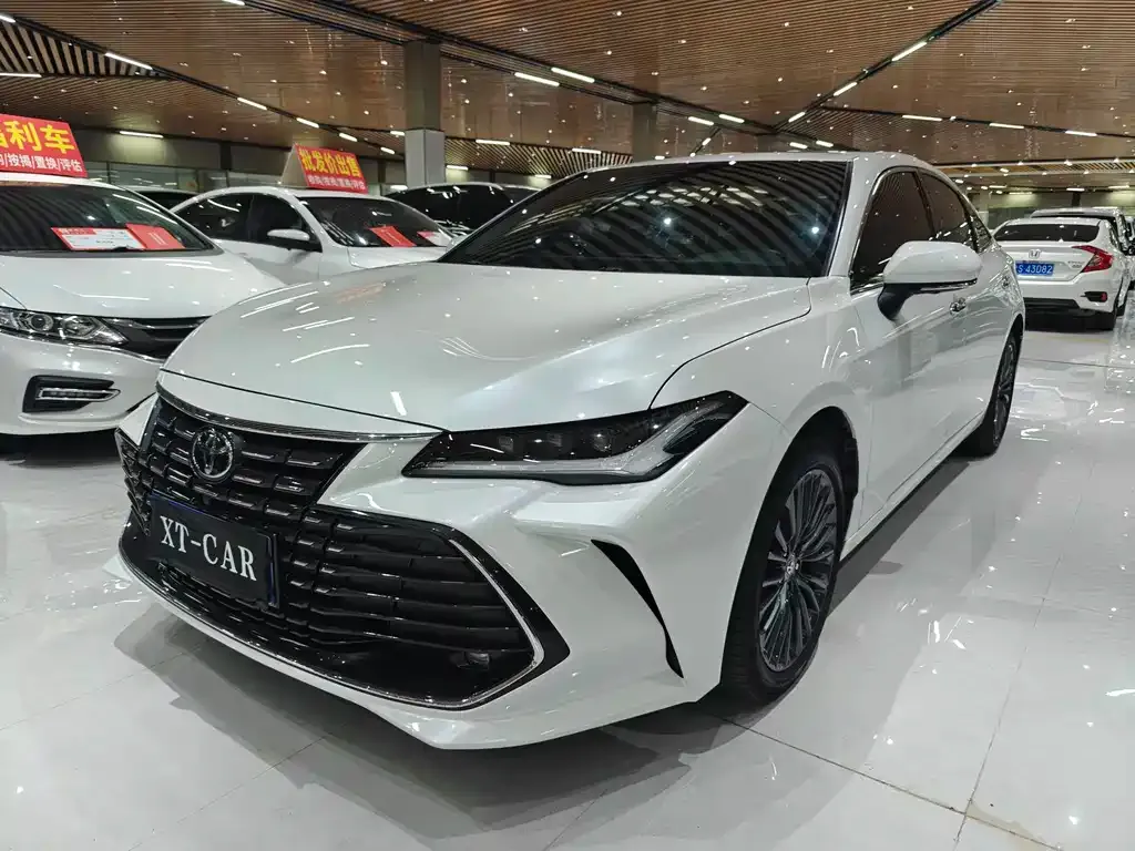 Toyota Avalon — фото 1