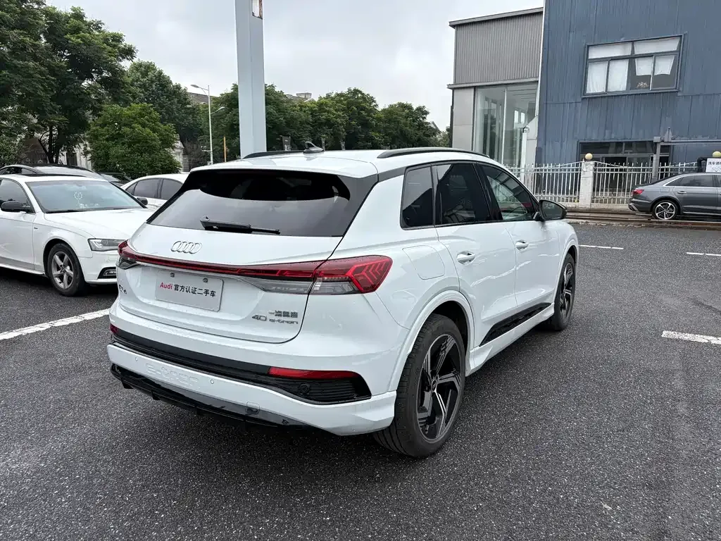 Audi Q4 e-tron — фото 4