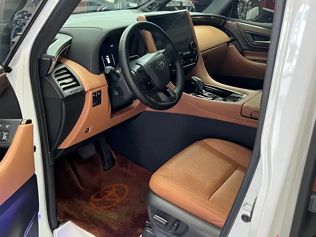 Toyota Alphard — фото 8