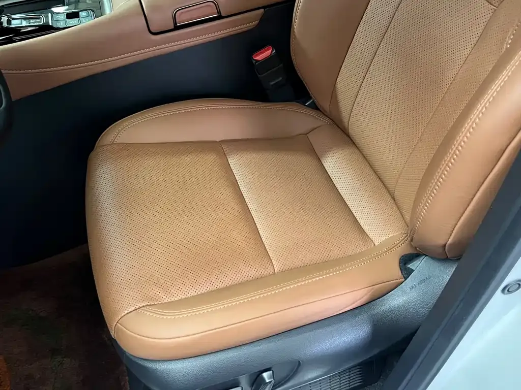 Toyota Alphard — фото 4