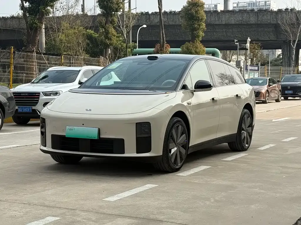 Li Auto i6 — фото 1