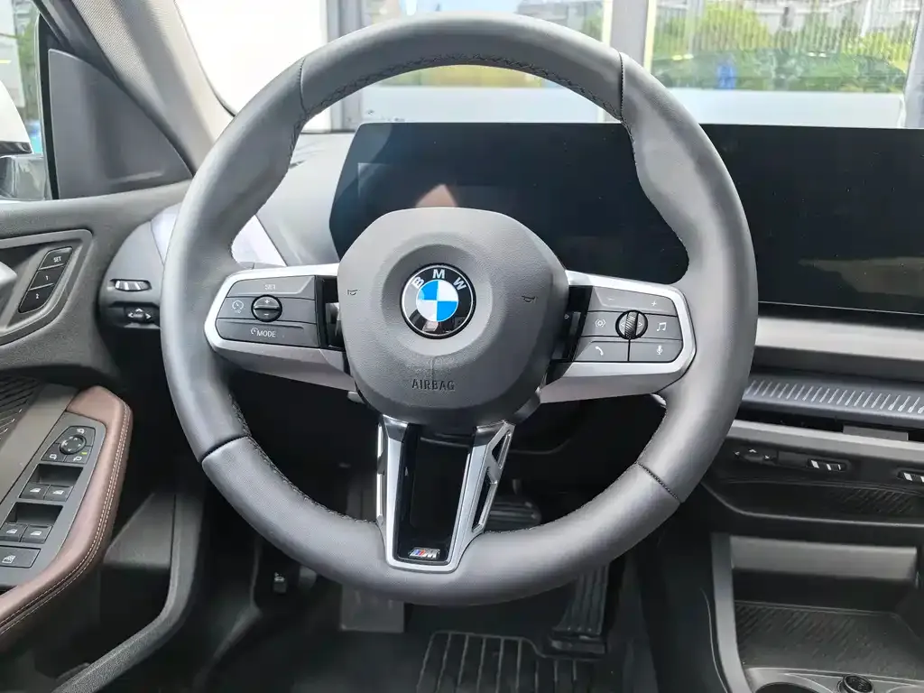 BMW 2 Series 2025 из CN, фото 6