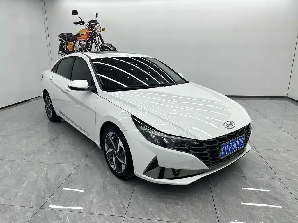 Hyundai Elantra — фото 10